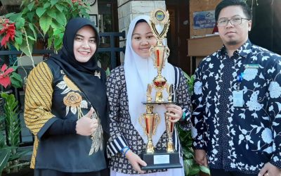 Prestasi Siswa SMP DH dalam Lomba Poster Peringatan Hari Kanker Paru YKI Kota Bandung