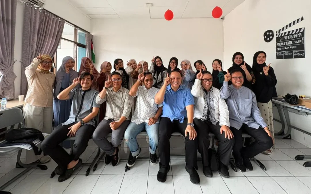 Momen Refleksi Melalui Pembagian Raport