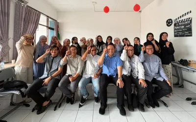 Momen Refleksi Melalui Pembagian Raport